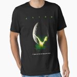 Everyday Select Alien Egg Horror Vintage Film Essential T-Shirt - Gift for friend